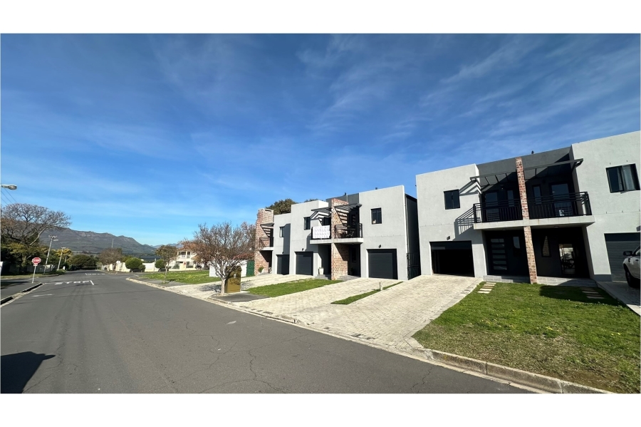3 Bedroom Property for Sale in De Zoete Inval Western Cape